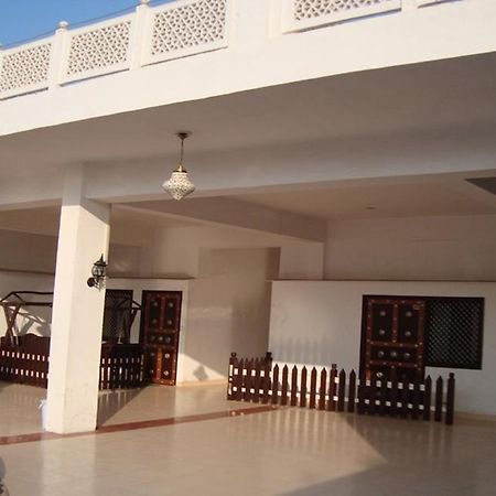 Hotel Dawat Palace Агра Экстерьер фото