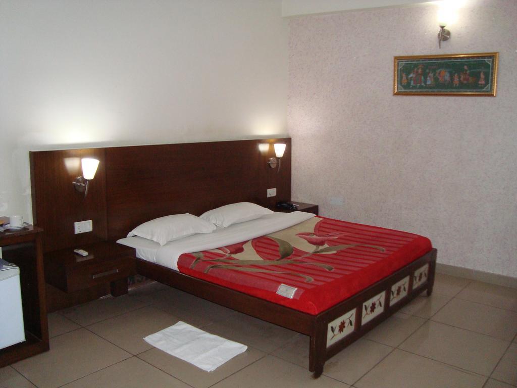 Hotel Dawat Palace Агра Экстерьер фото