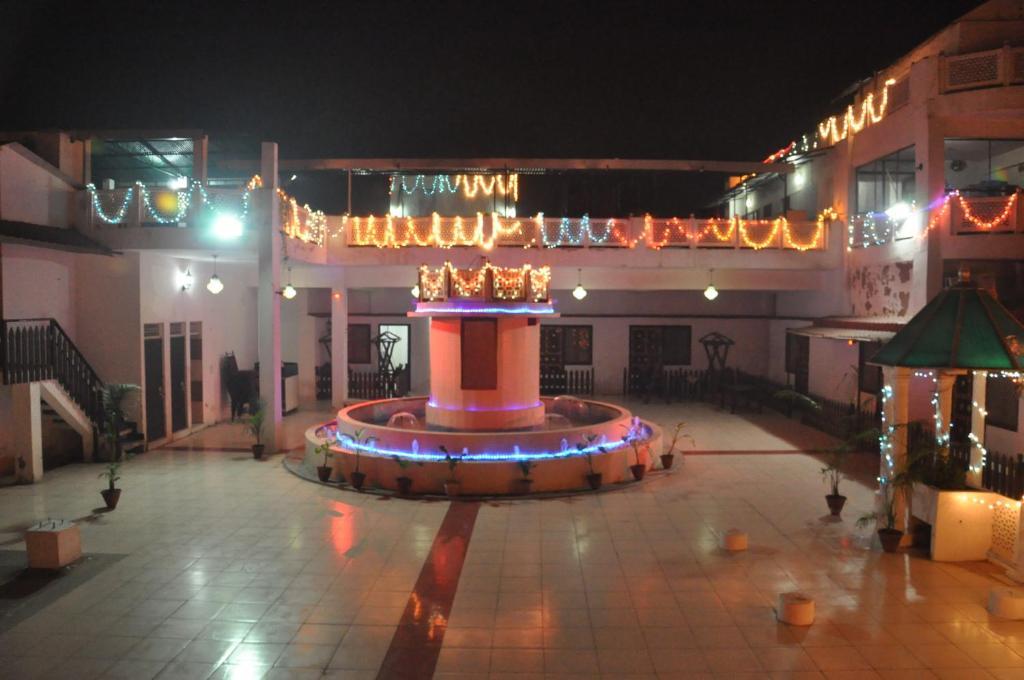 Hotel Dawat Palace Агра Экстерьер фото