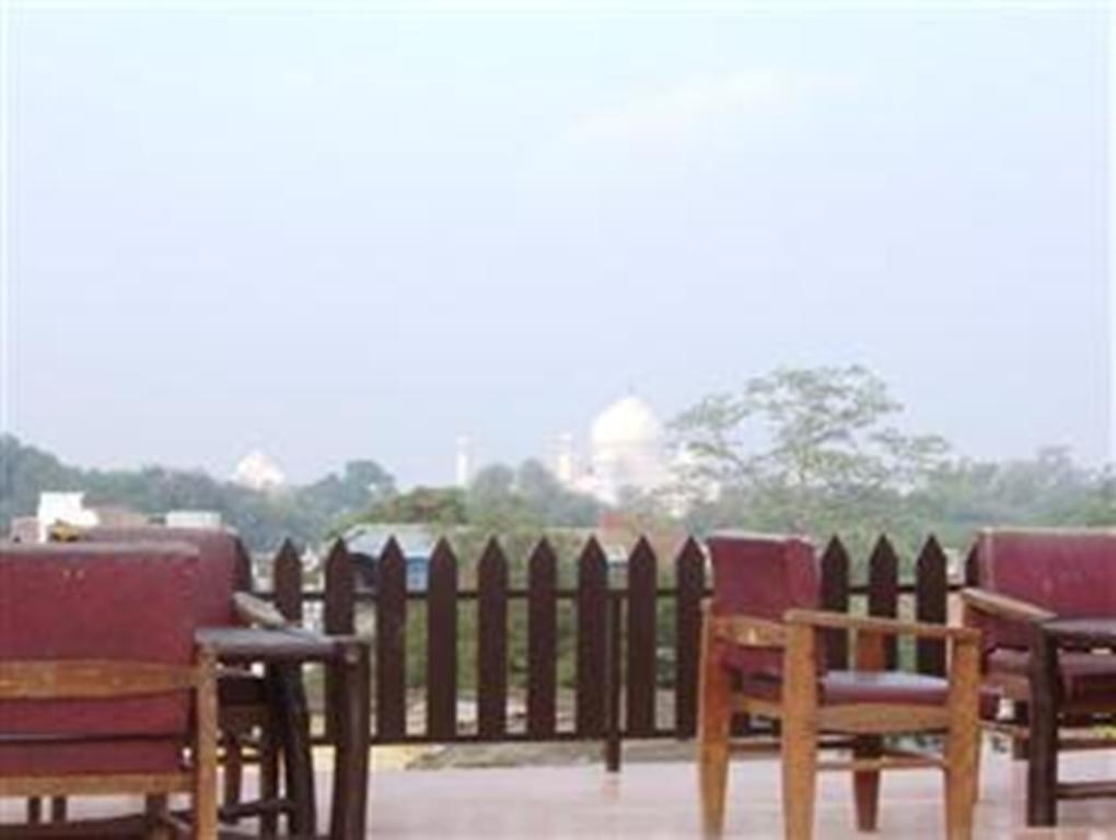 Hotel Dawat Palace Агра Экстерьер фото