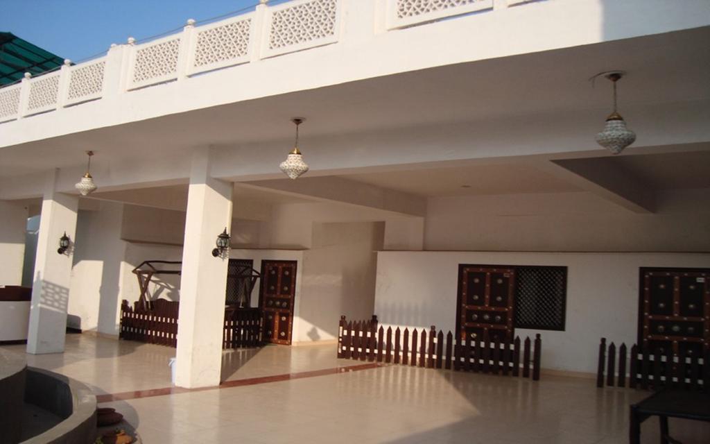 Hotel Dawat Palace Агра Экстерьер фото